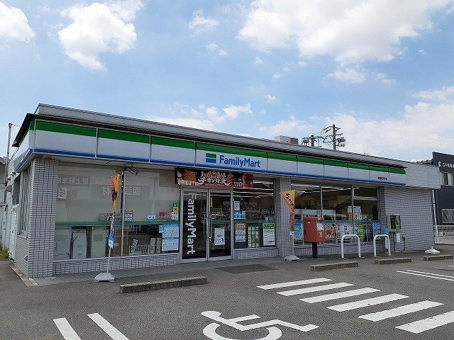 エバーグリーン　　刈谷市近郊の賃貸ならクラスホーム刈谷店の周辺|ファミリーマート碧南塩浜町店まで539m