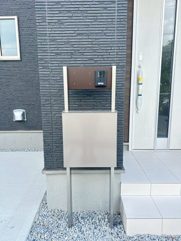 リーブルガーデンうるま市高江洲・１号棟の玄関|TVモニターインターフォンで防犯対策も◎