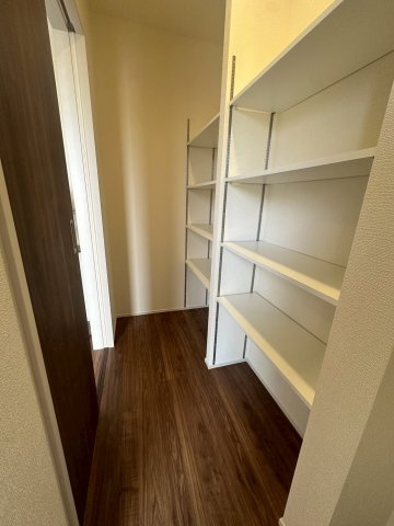 リーブルガーデンうるま市高江洲・２号棟の収納|スッキリ玄関も実現可能！嬉しいシューズインクローク付き