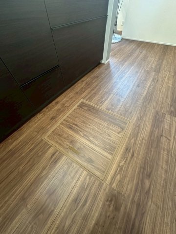 リーブルガーデンうるま市高江洲・２号棟のキッチン|キッチンの床下収納