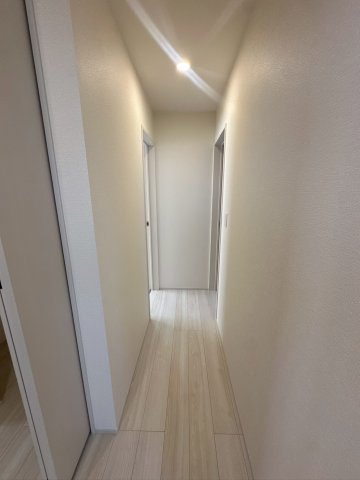 リーブルガーデンうるま市高江洲・３号棟のその他|２階各部屋へ続く廊下