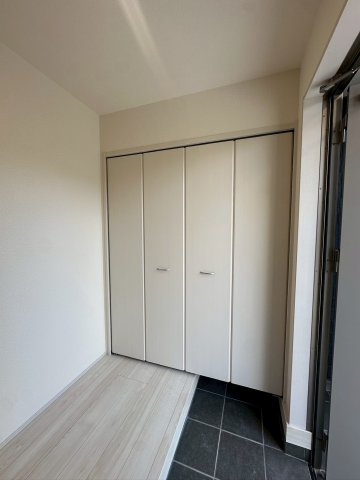 リーブルガーデンうるま市高江洲・３号棟の収納|ライフステージの変化に合わせて使える広めの玄関収納