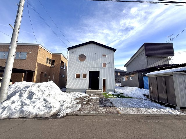 恵庭市駒場町5丁目の外観|駐車スペースもしっかり！