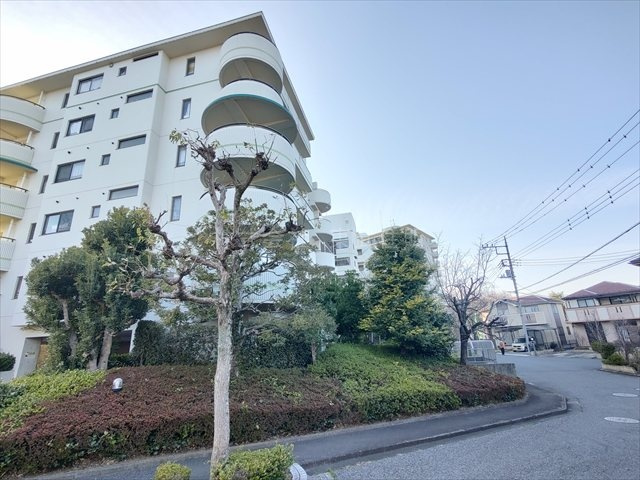 【外観】 | 四季の丘C棟 | 角住戸につき開放感があります