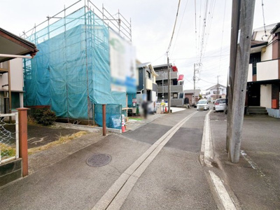 【前面道路含む現地写真】 | 三島市徳倉4丁目698番　新築一戸建て　全1棟