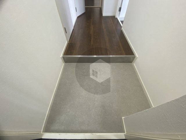 シャルム小阪1番館の玄関