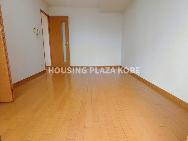 ティエスビル須磨の居間・リビング