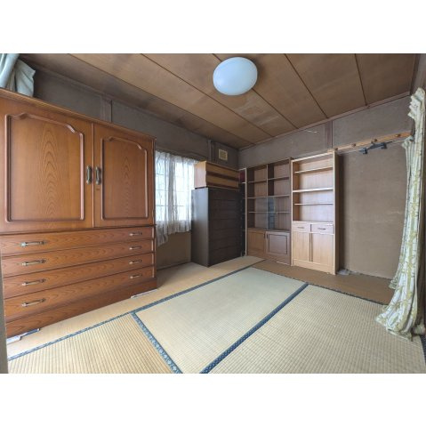 松川町住居付店舗の和室