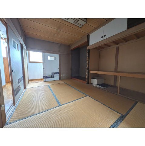 松川町住居付店舗の和室