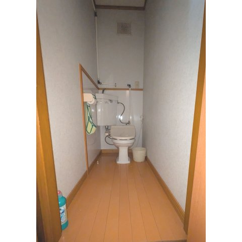 松川町住居付店舗のトイレ