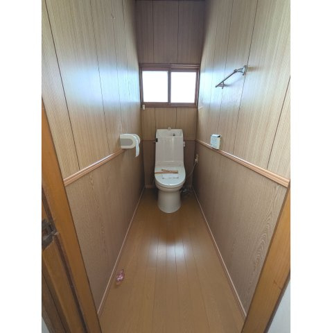 松川町住居付店舗のトイレ