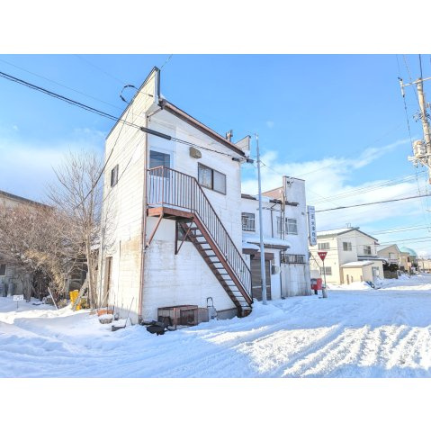 松川町住居付店舗の外観
