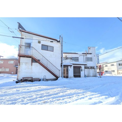 松川町住居付店舗の外観