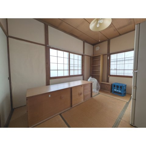 松川町住居付店舗の和室
