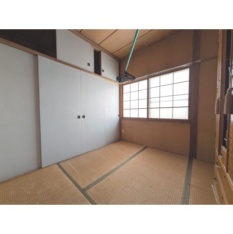 松川町住居付店舗の和室