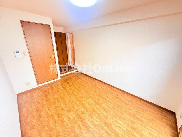 八尾市宮町１丁目の賃貸マンションの居間・リビング