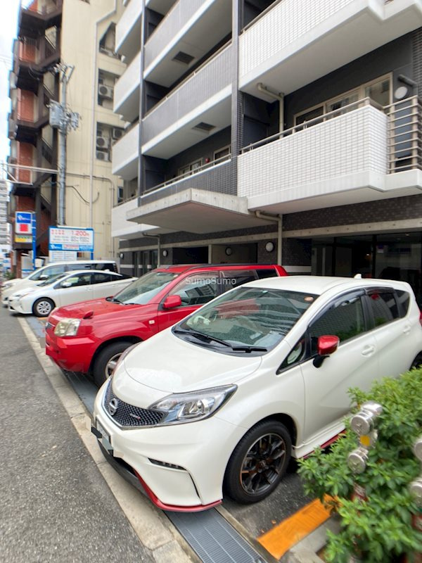 南堀江アパートメントグランデの駐車場