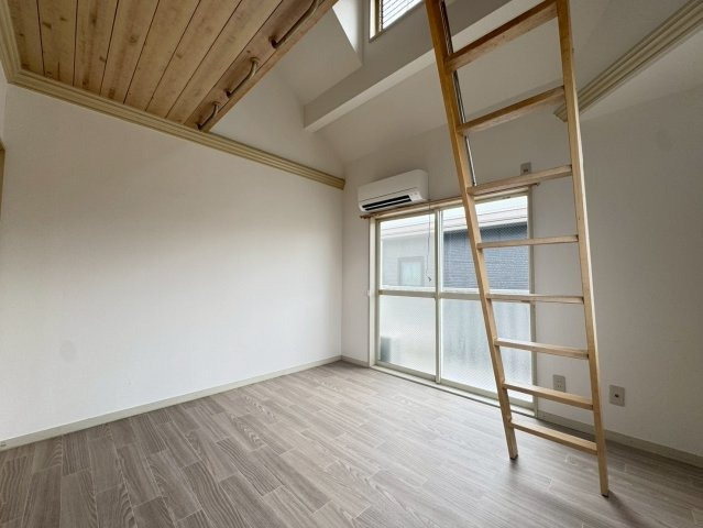 浦賀レジデンス（二葉）の内装|明るい室内です