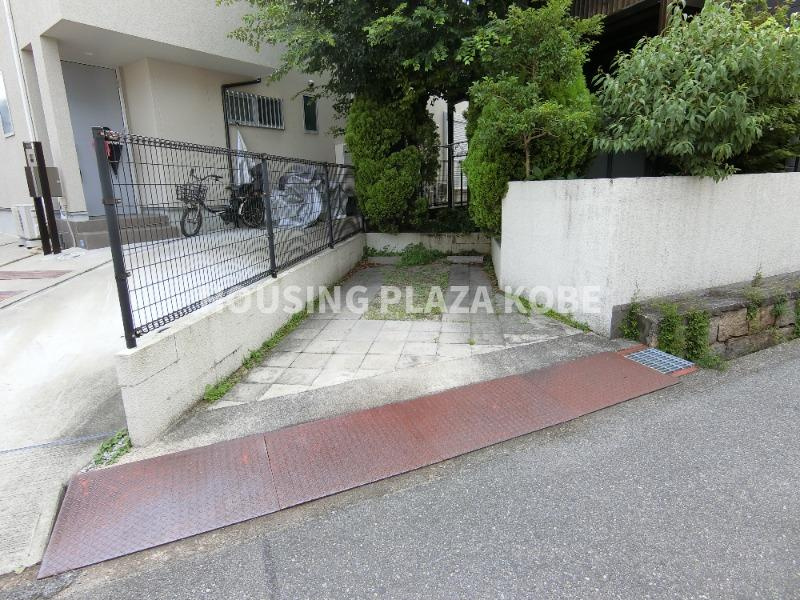 Y's Terrace Houseの駐車場