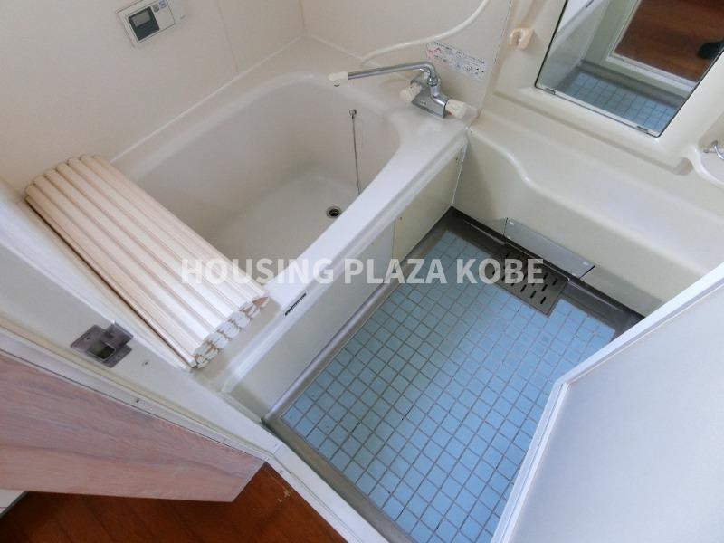 Y's Terrace Houseの浴室