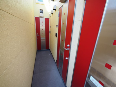 【その他共用部分】 | ユナイト伊勢佐木町ブルースター | スタイリッシュな共用廊下