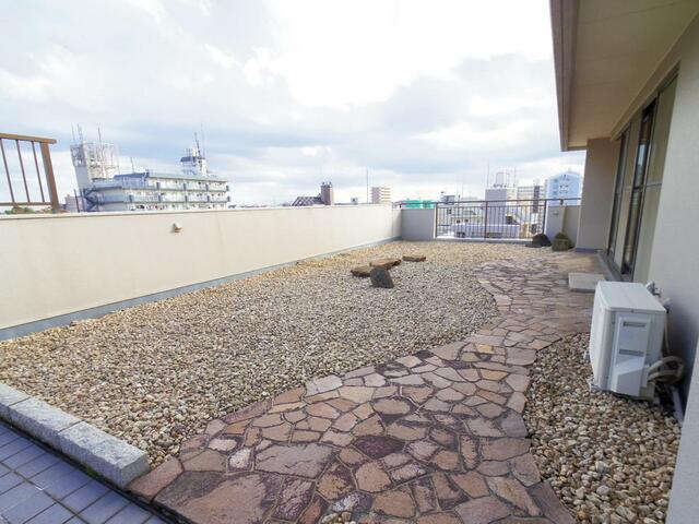 紀伊国屋マンションの庭| 