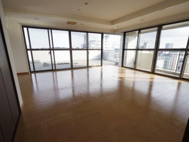 紀伊国屋マンションの居間・リビング| 