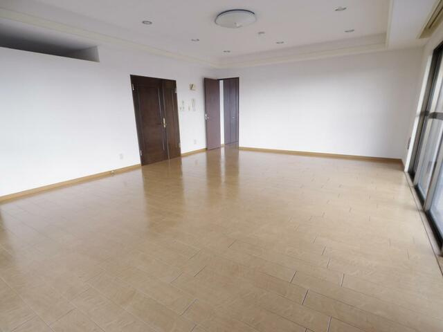 紀伊国屋マンションの居間・リビング| 