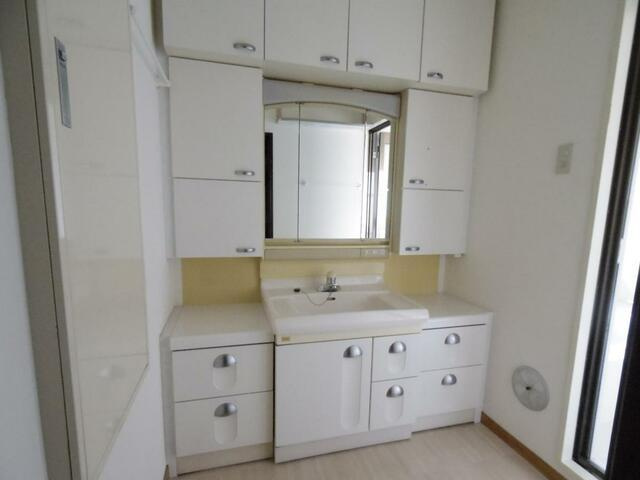 紀伊国屋マンションの洗面所| 