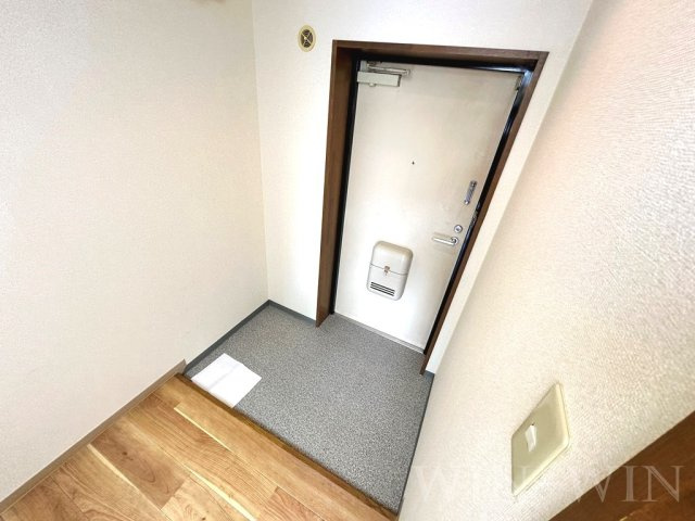 エクシード松山の玄関