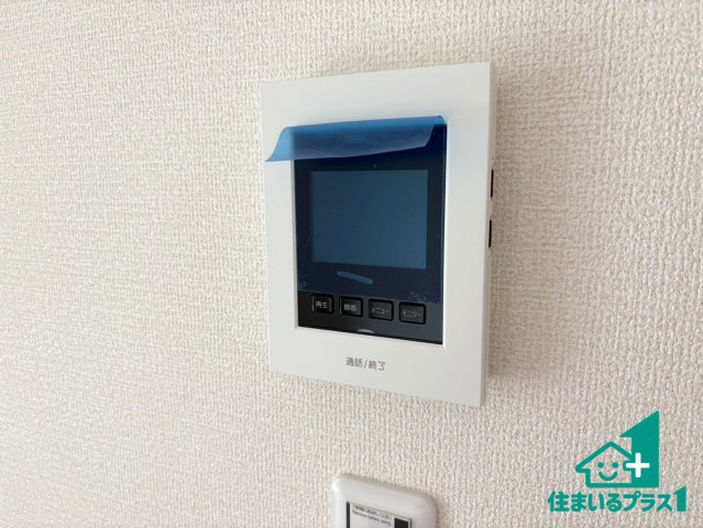 ●天理市柳本町　第7期　新築一戸建ての防犯設備|カラーモニターインターホン！声だけでなく来訪者の姿や顔がモニターで確認できるので、小さなお子様がいらっしゃるご家庭でも安心できます！