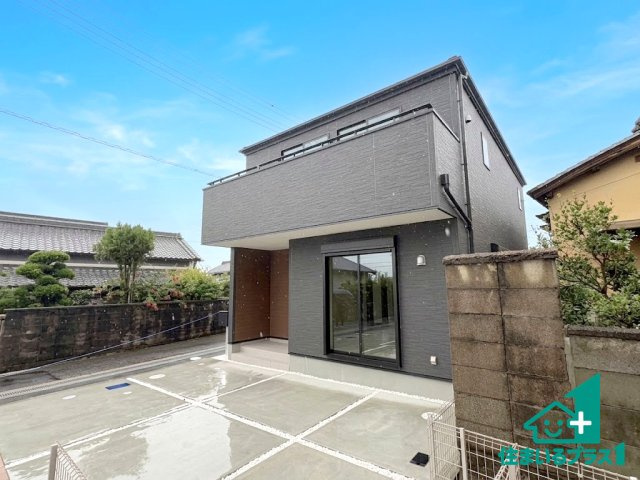●天理市柳本町　第7期　新築一戸建ての前面道路含む現地写真|周辺は閑静な住宅街！前面道路広々で車の出し入れも便利です。駐車が苦手な方でも安心して車庫入れできます！