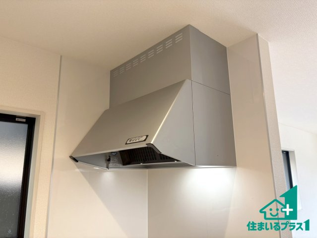 ●天理市柳本町　第7期　新築一戸建ての設備|汚れにくいスロットフィルタでお手入れラクラク！ＬＥＤ照明付き！