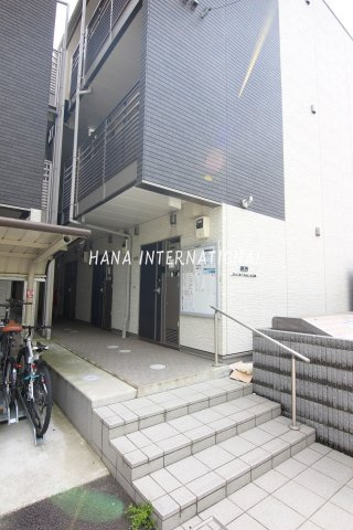 クレイノルナルミエール三郷のエントランス