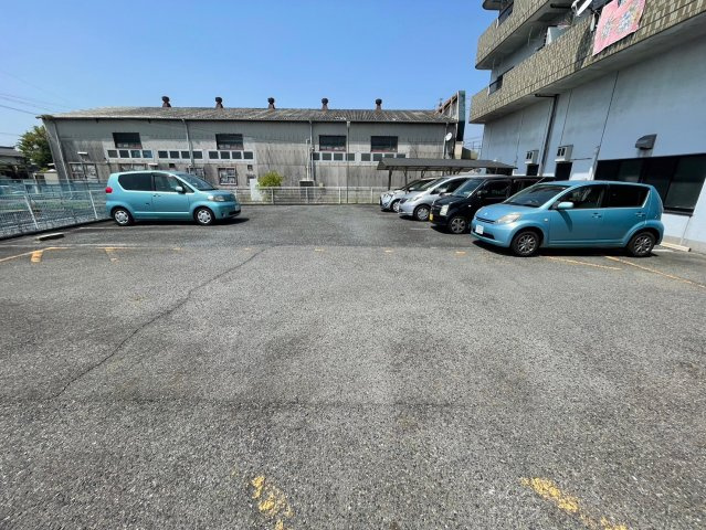 プルミエールの駐車場