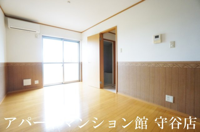 シャルドミールの居間・リビング