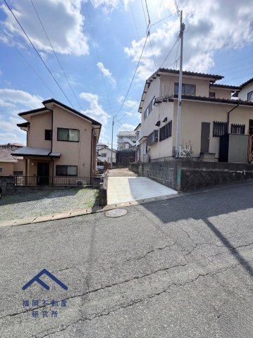 東区若宮２丁目　戸建ての前面道路含む現地写真