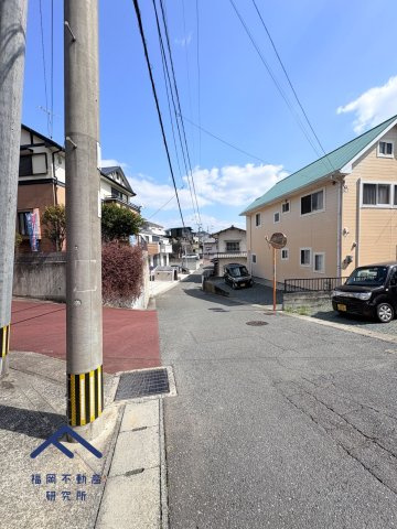 東区若宮２丁目　戸建ての前面道路含む現地写真