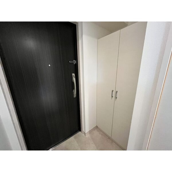 スプランディッド新大阪IIIの玄関