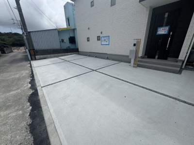 【駐車場】 | 南城市玉城糸数4期（全2棟）ラスト2号棟 | 2号棟　並列駐車3台完備♪