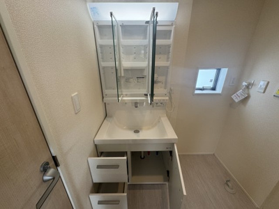 【独立洗面台】 | 南城市玉城糸数4期（全2棟）ラスト2号棟 | 2号棟　収納豊富な洗面台♪