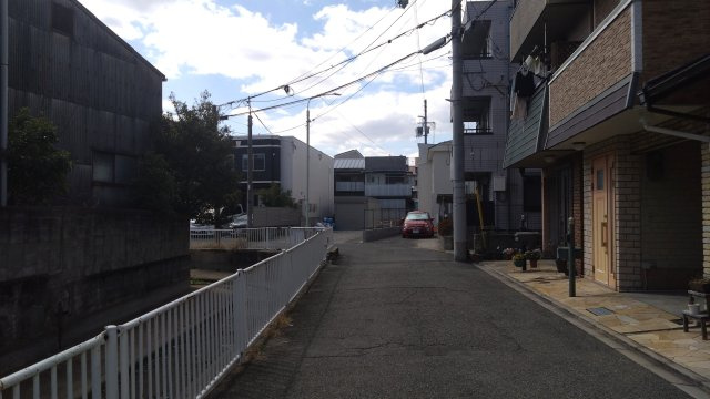 尼崎市食満　中古戸建の前面道路含む現地写真