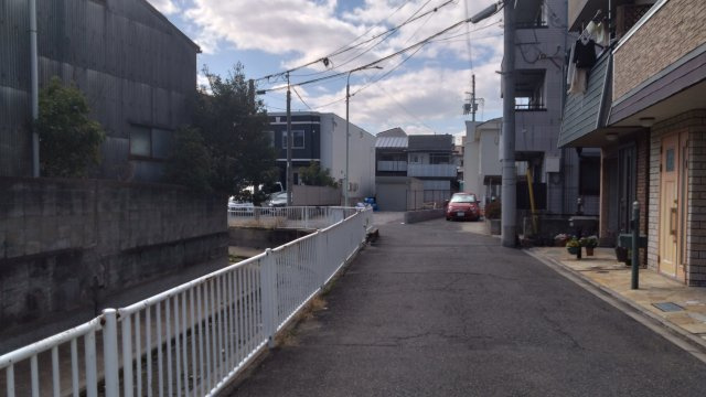 尼崎市食満　中古戸建の前面道路含む現地写真