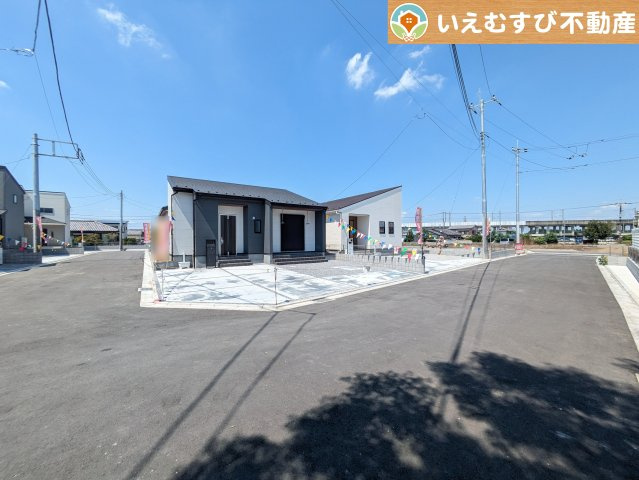 Livele Garden.S　上里町七本木第6の前面道路含む現地写真|整備されたばかりの綺麗な6ｍ道路
ゆとりの6ｍ道路に面しているのでお車の駐車も楽々、すれ違える広さが嬉しい！