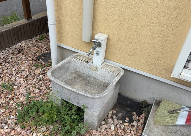 【設備】 | 敷地内に散水栓や立水栓があると便利です。水道水を直接利用できるため、水を運ぶ手間を省くことが出来ます。大量の水を必要とする洗車作業や清掃などに役立ちます。その他設備とあわせて、現地でご確認ください。