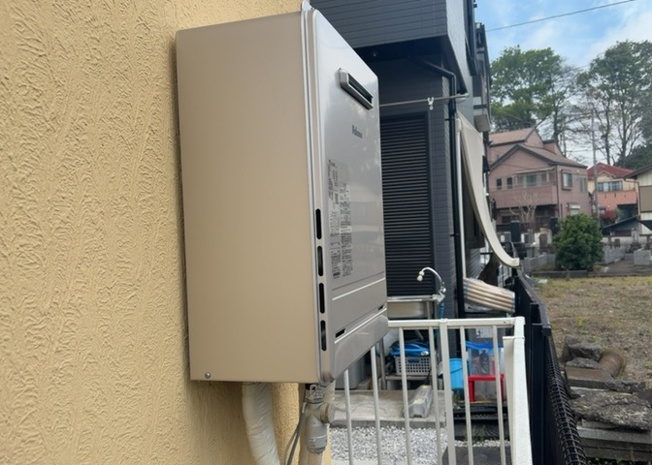 【発電・温水設備】 | 省エネ給湯器とは従来型の給湯器より熱効率が高く、少ない燃料でたくさんのお湯を沸かすことが出来る高効率な給湯器のことを指します。また、省エネ給湯器には種類があり、利便性や効果なども様々です。