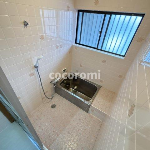 枚方市香里園町　リノベ貸家の浴室