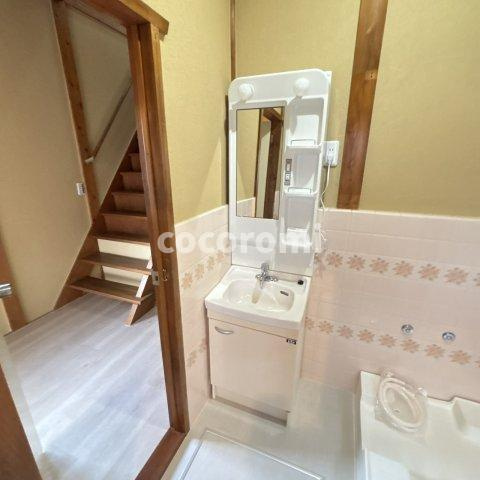 枚方市香里園町　リノベ貸家の洗面所