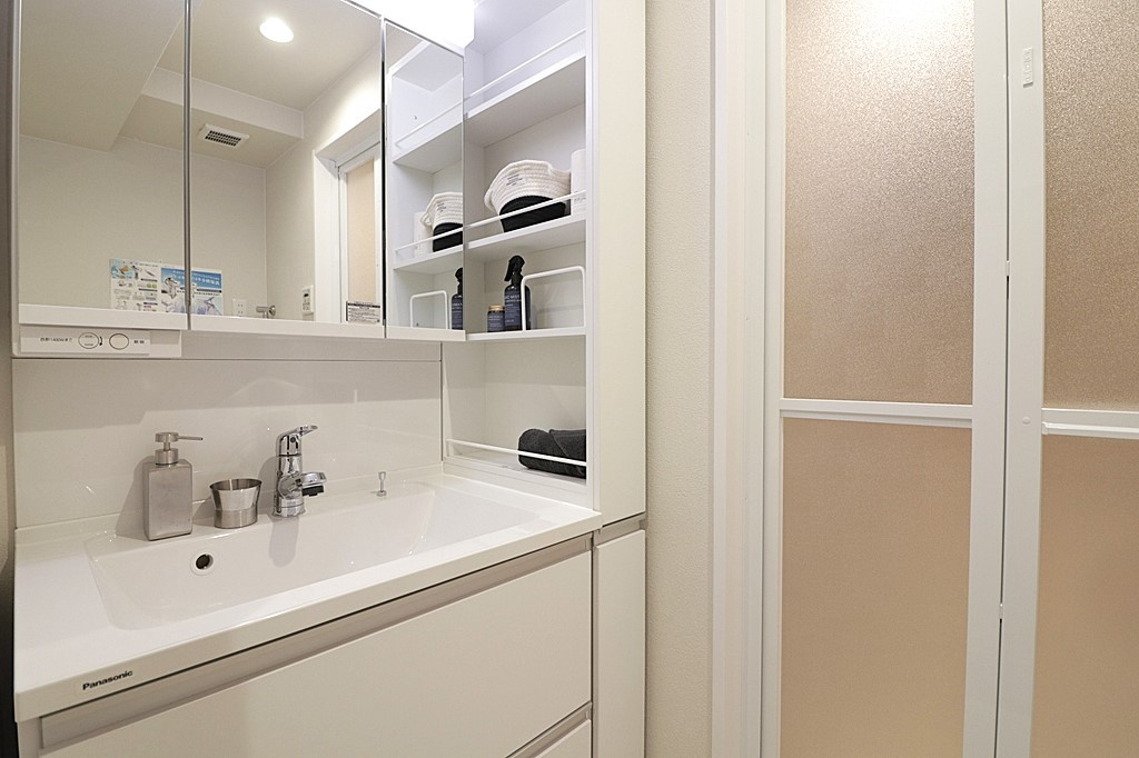 イートピア長堀橋シエルクレールの独立洗面台