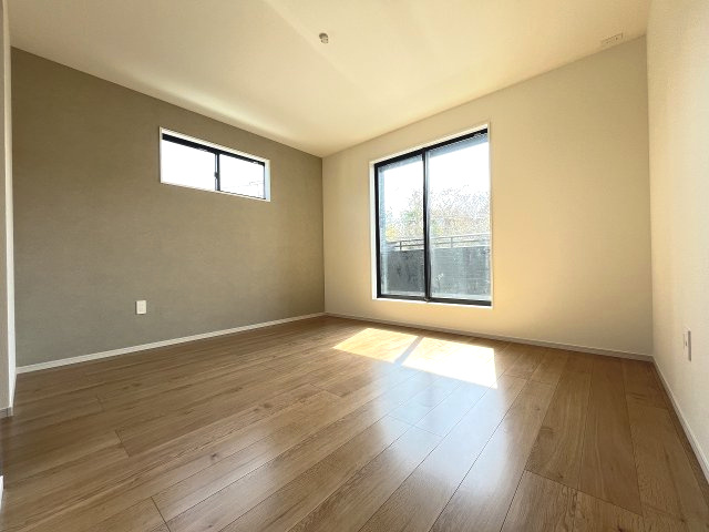 【寝室】 | 春日市天神山7丁目1期　1号棟（全2棟）【仲介手数料無料・0円】 | 現地写真。2階主寝室です。